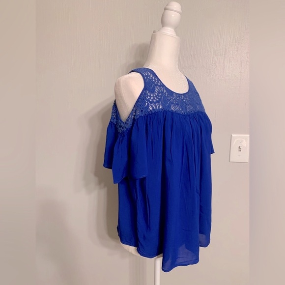 Elegant Blue Lace Women's Top - Picture 2 of 4